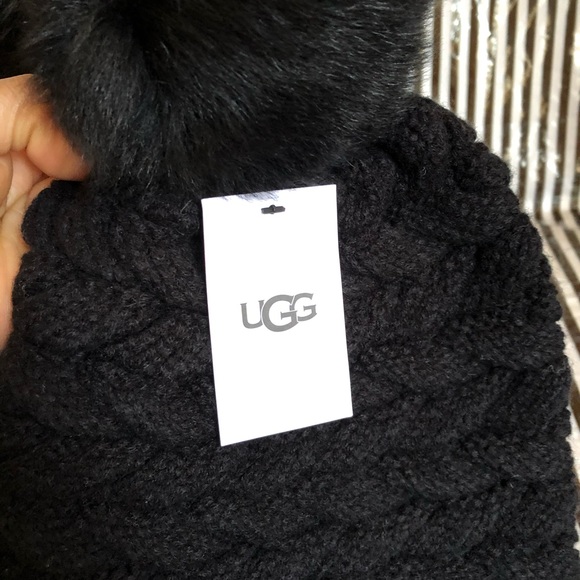 Ugg Shearling Pom-Pom Cable Knit Beanie - Picture 6 of 9